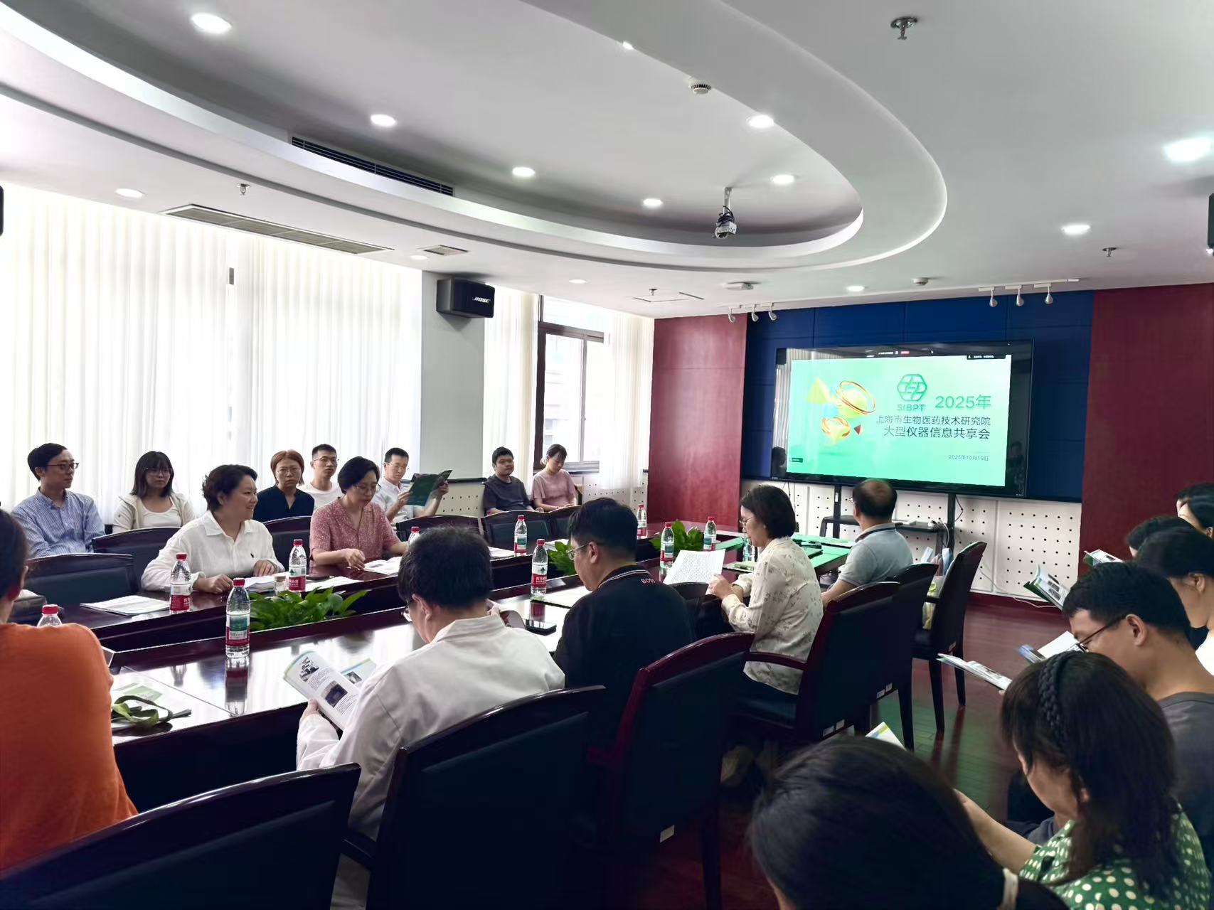 20251015会议照片2.jpg