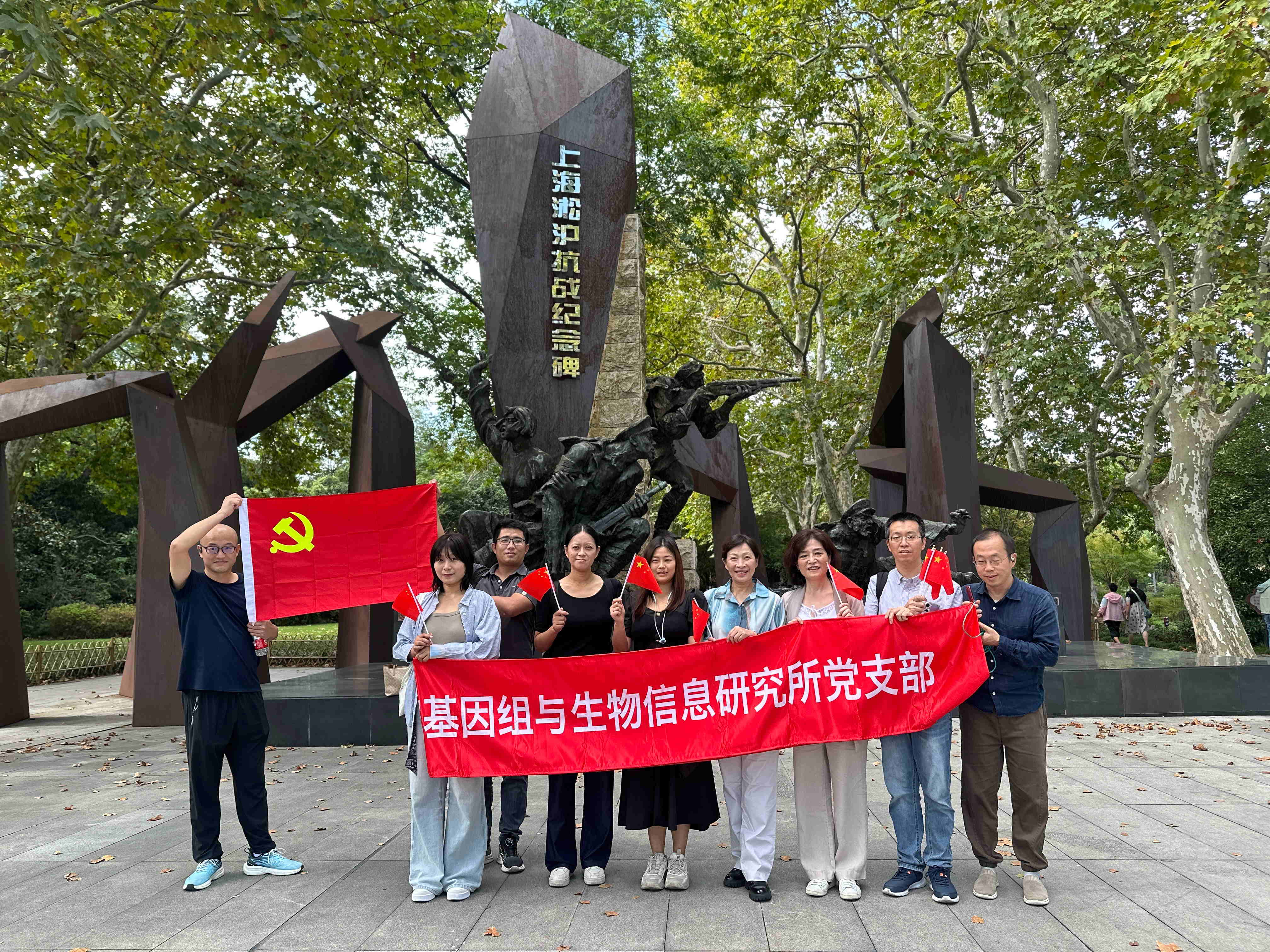 1760930124359243.jpg 合影_看图王.jpg