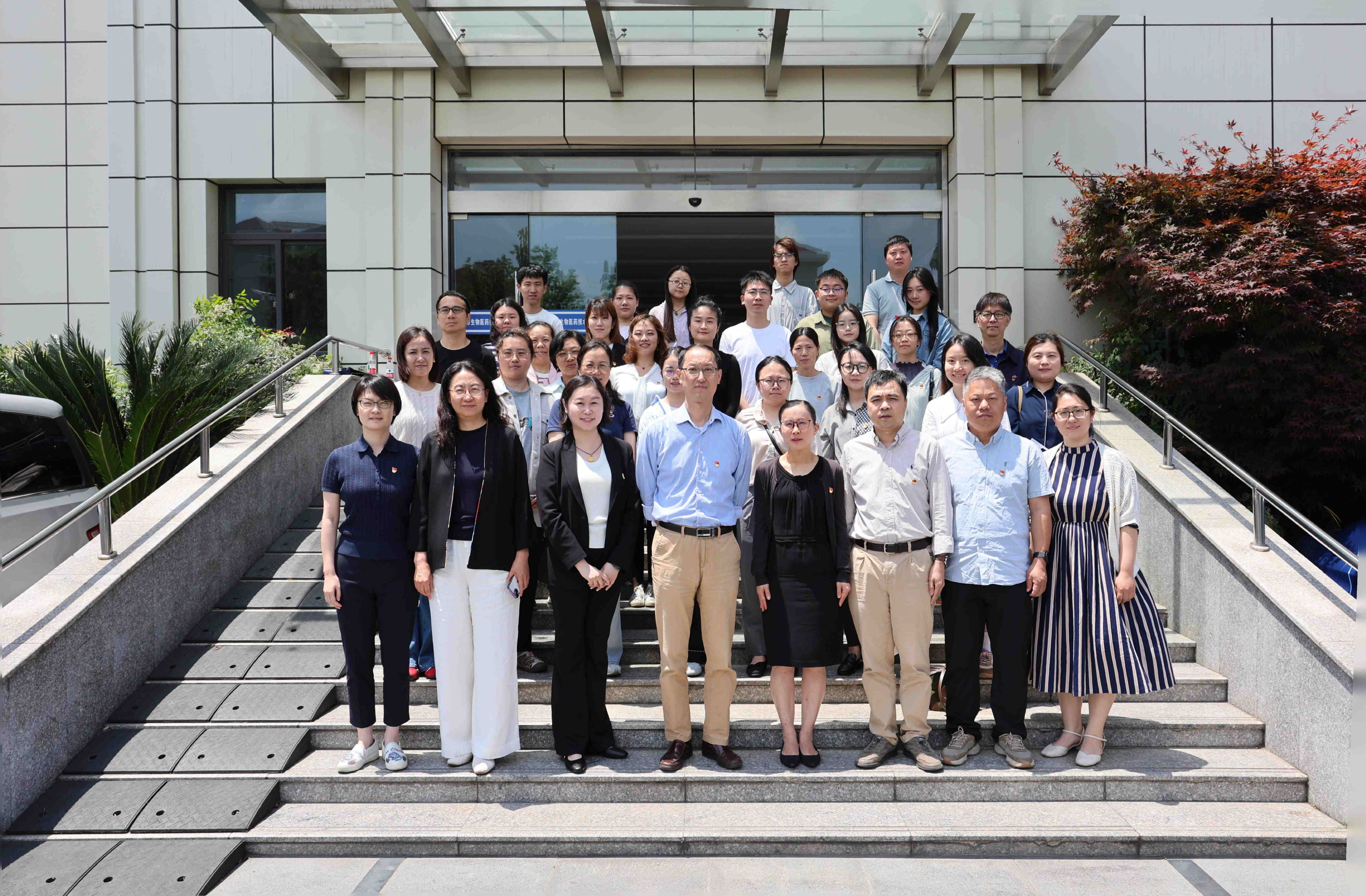 我院与上海师范大学生命科学学院联合开展主题党日活动 (2)_看图王.jpg